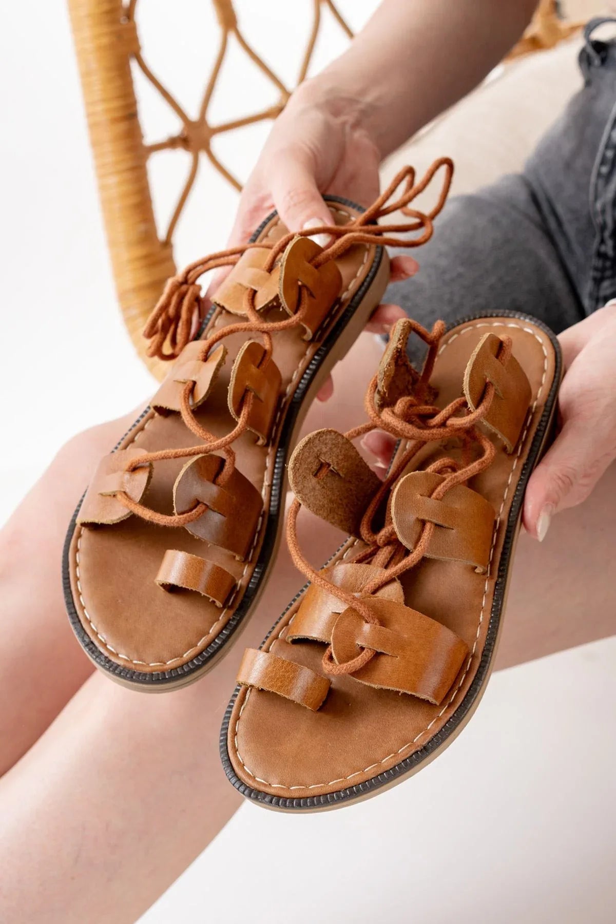 205-01 Sandales femme orthopédiques en cuir véritable avec lanières à la cheville - Justyol