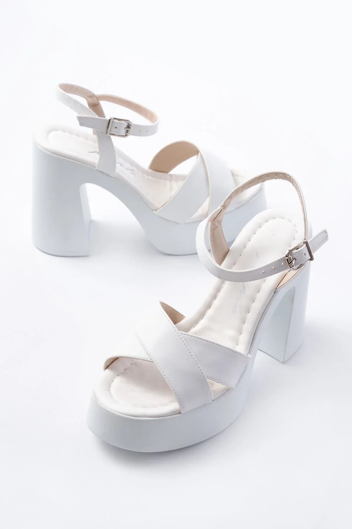 p-105Sandales femme à talon épais avec brides croisées - Justyol