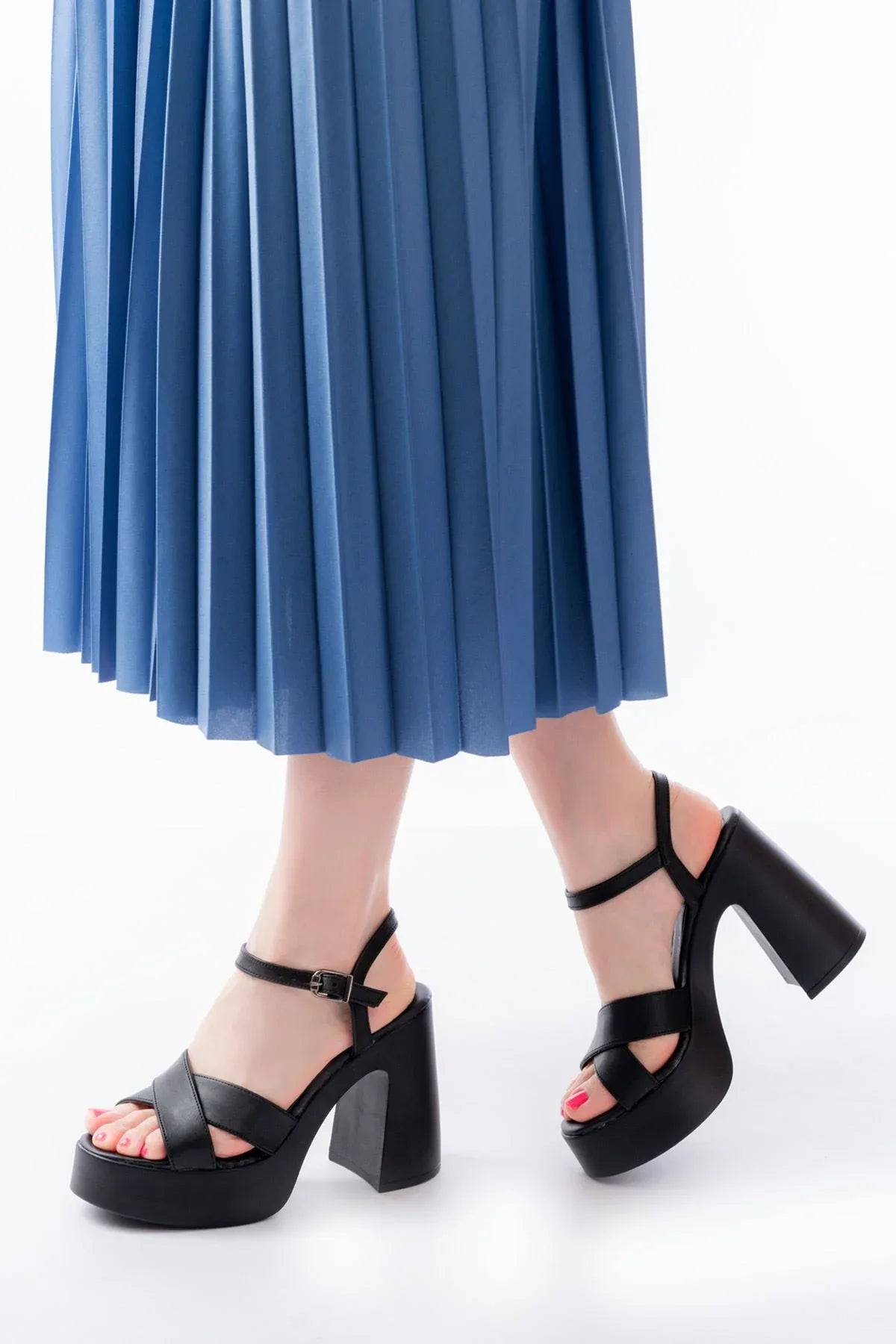 p-105Sandales femme à talon épais avec brides croisées - Justyol