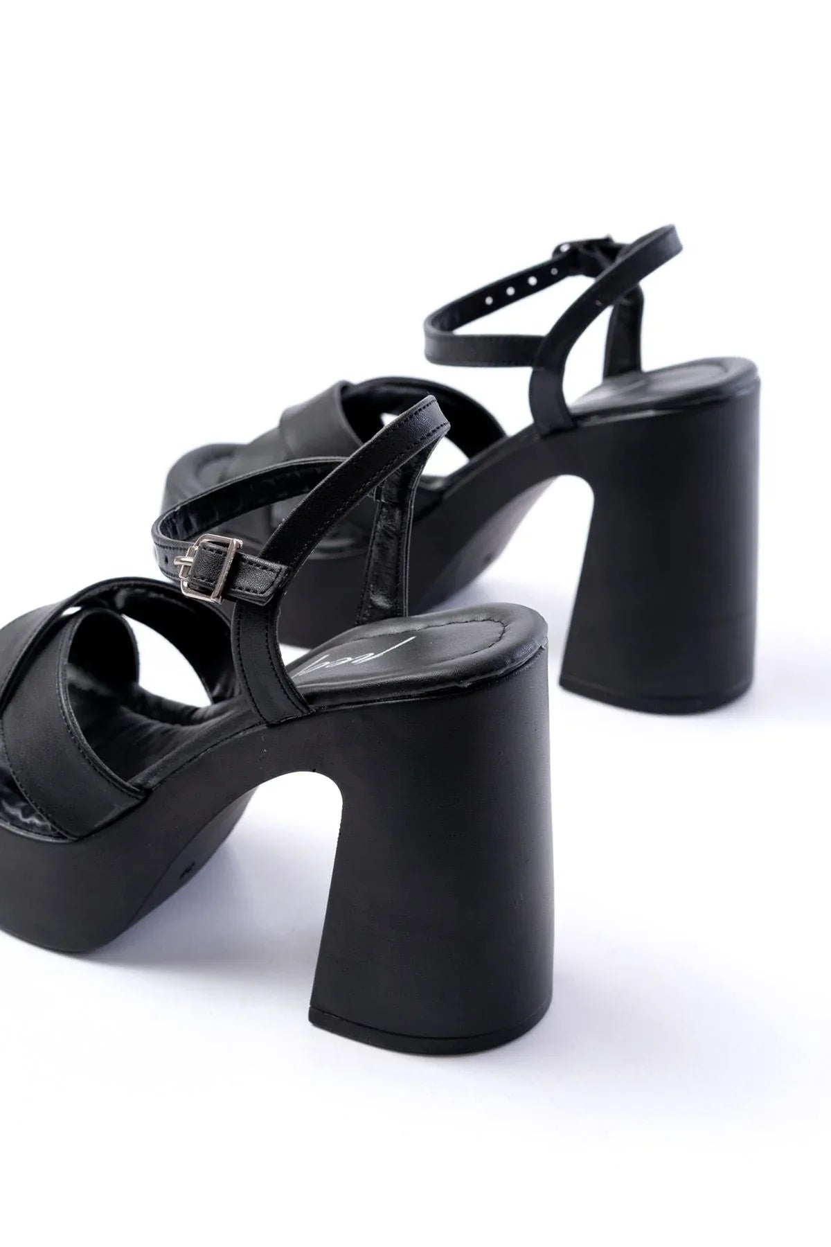 p-105Sandales femme à talon épais avec brides croisées - Justyol