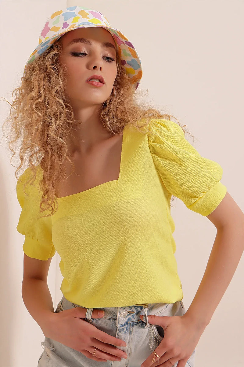 Blouse tricotée à col carré 0409