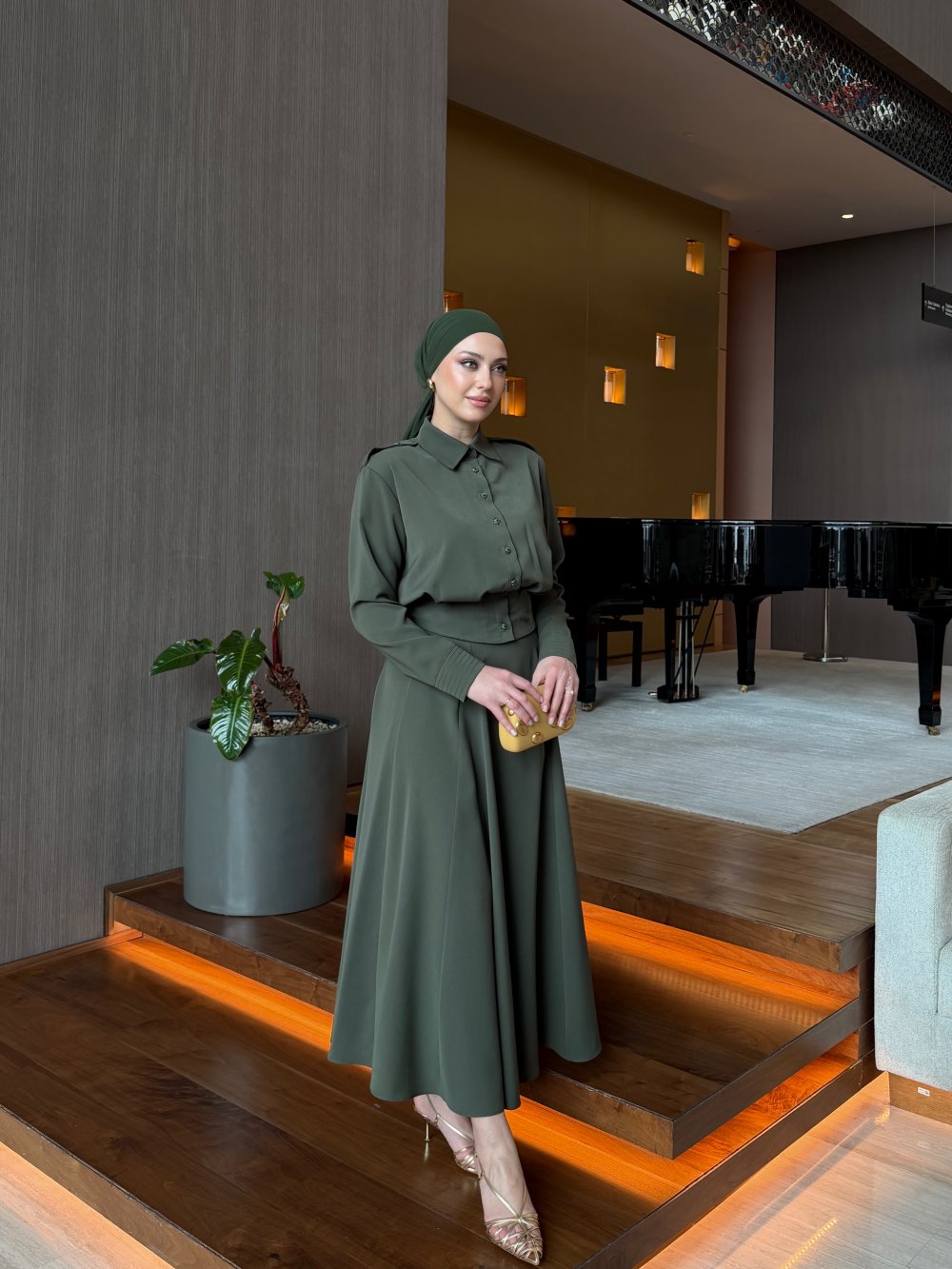 Ensemble femme blouse et jupe fluide – Élégance moderne
