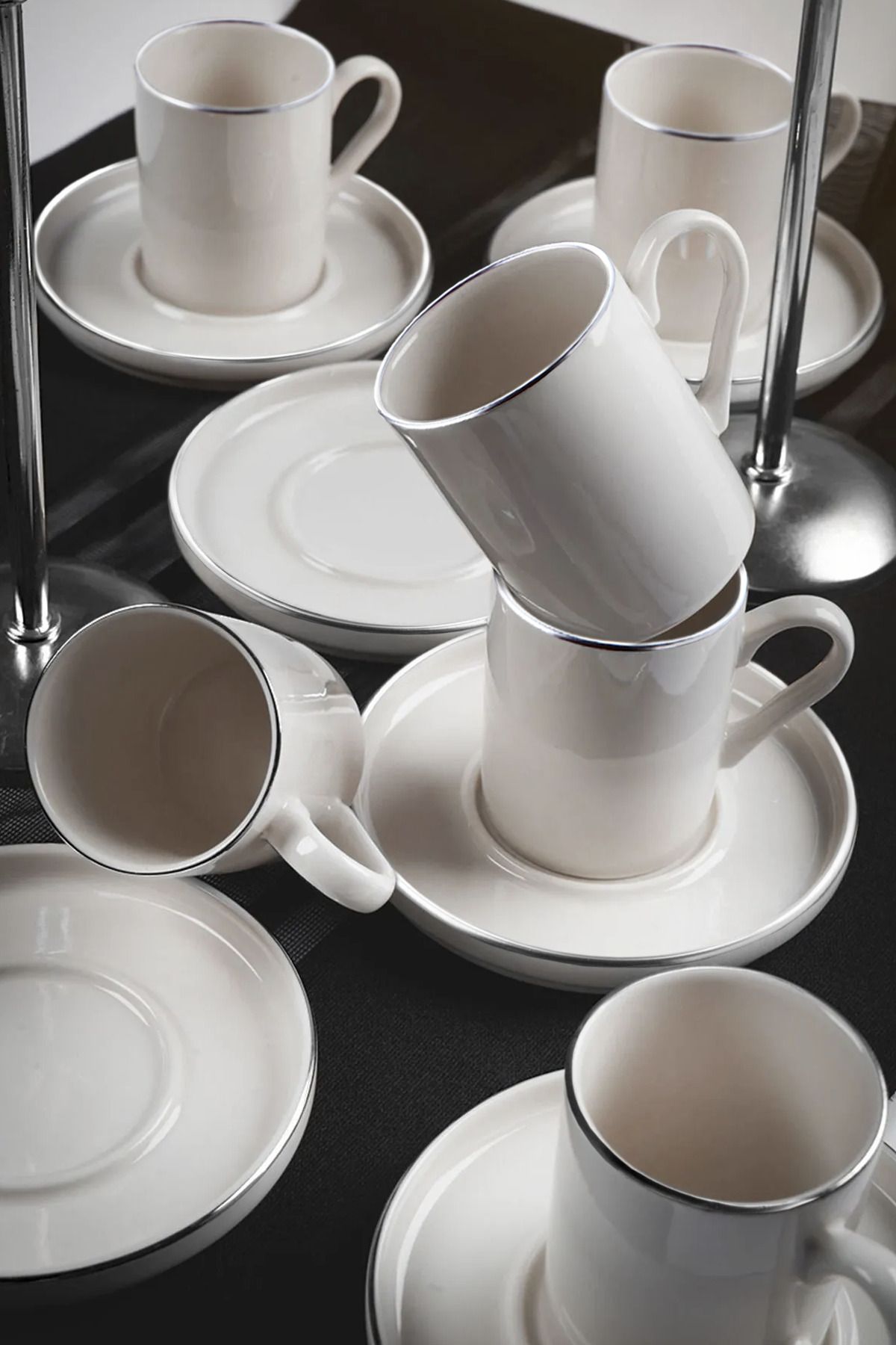 Tasses et soucoupes empilables en porcelaine argentée pour café