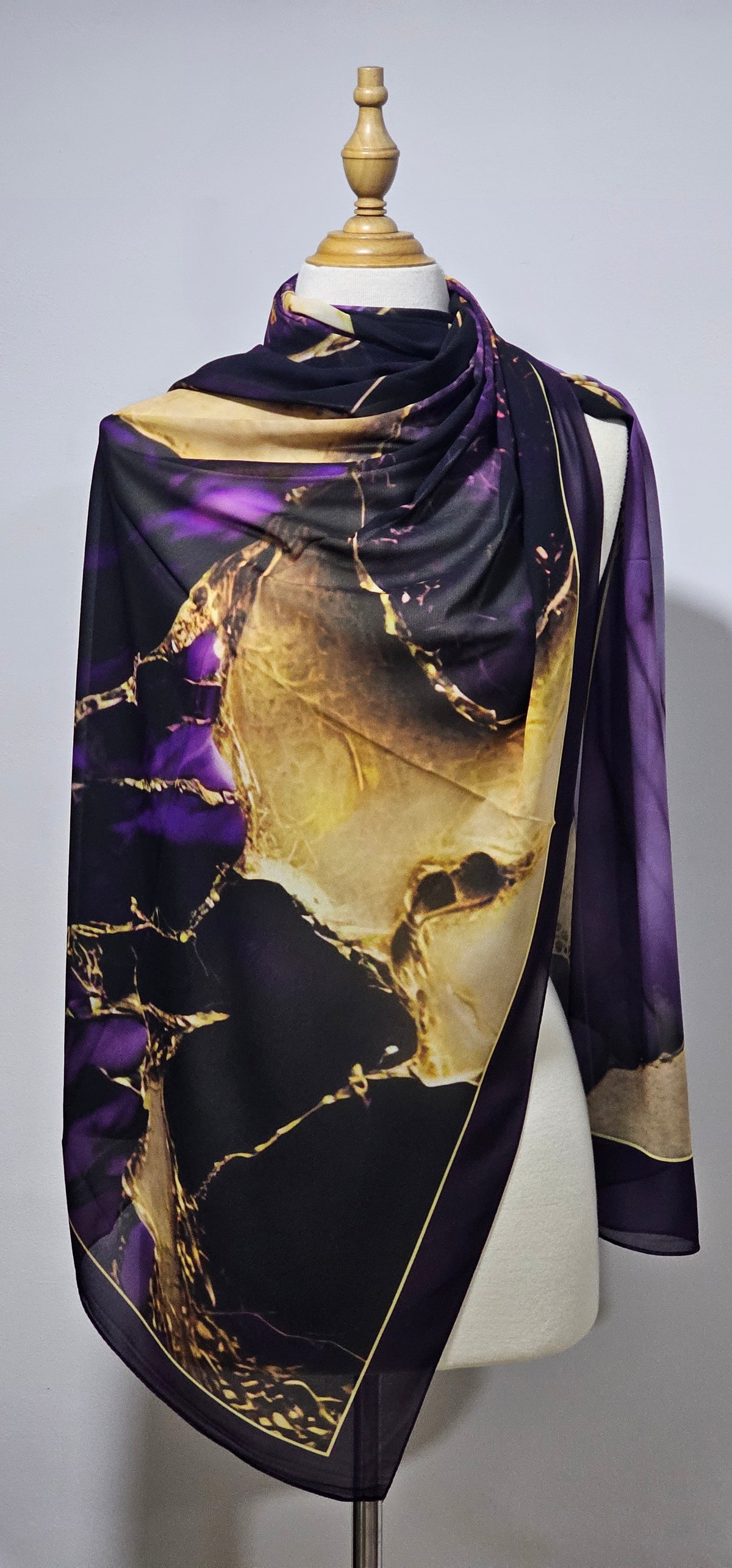 شال كريب مصري فاخر بطبعات عصرية – 70 × 185 سم