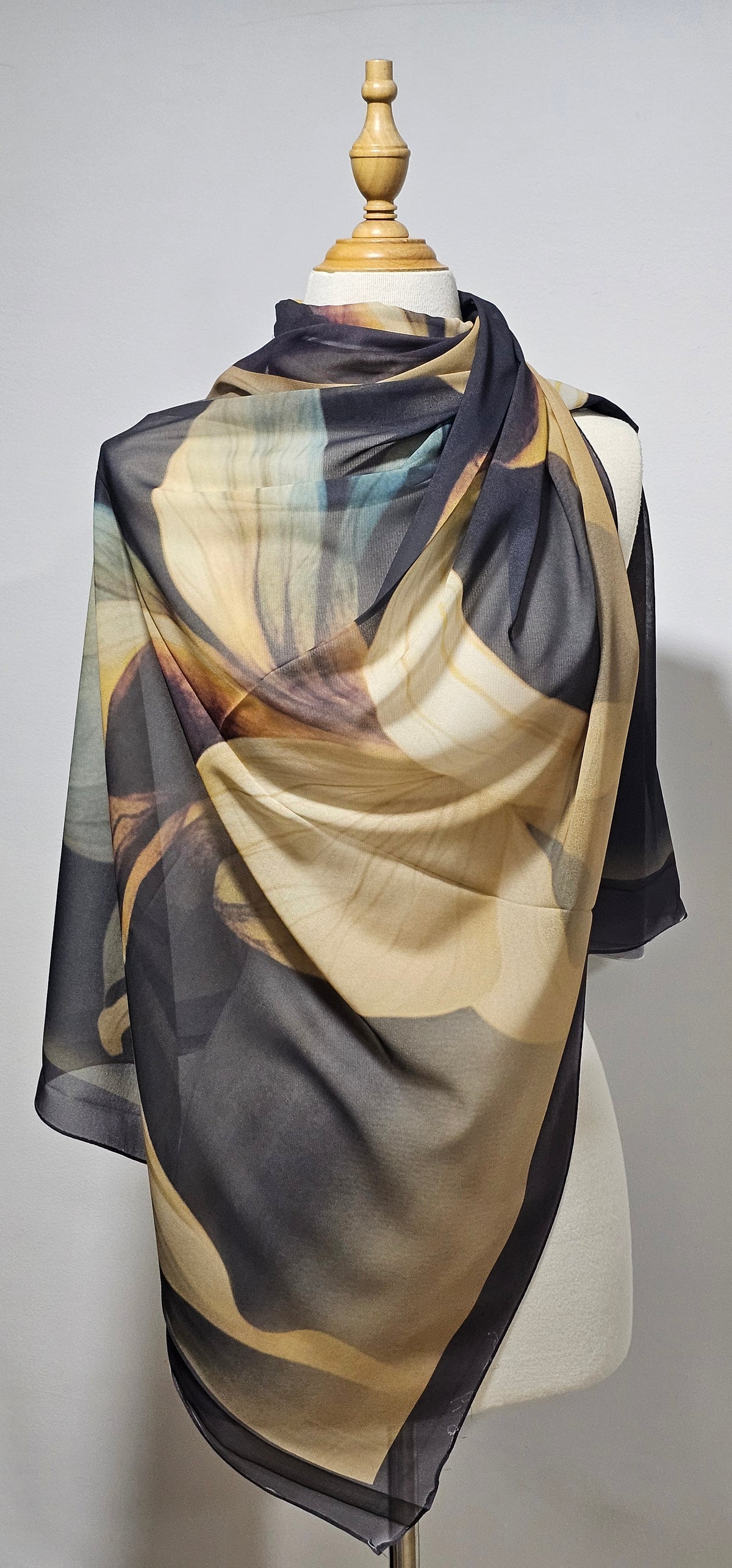 شال كريب مصري فاخر بطبعات عصرية – 70 × 185 سم