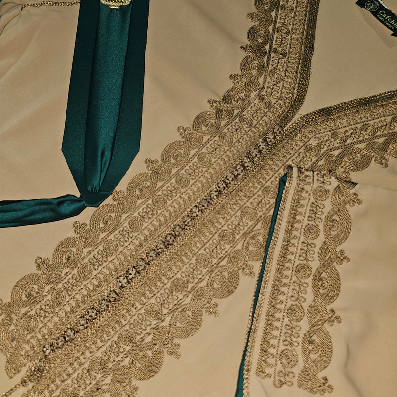 Caftan Moderne avec Ceinture Assortie & Broderies Poitrine