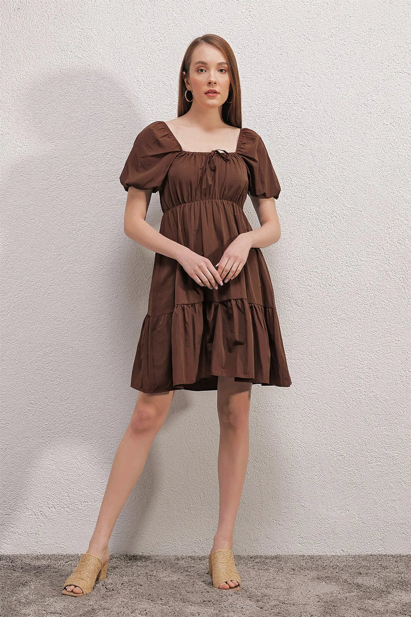 Robe Courte Évasée en Popeline – Coupe Klos Élégante