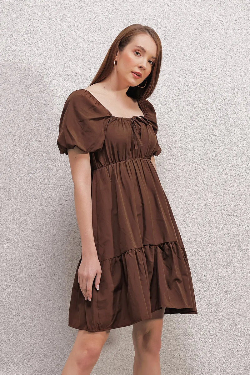 Robe Courte Évasée en Popeline – Coupe Klos Élégante