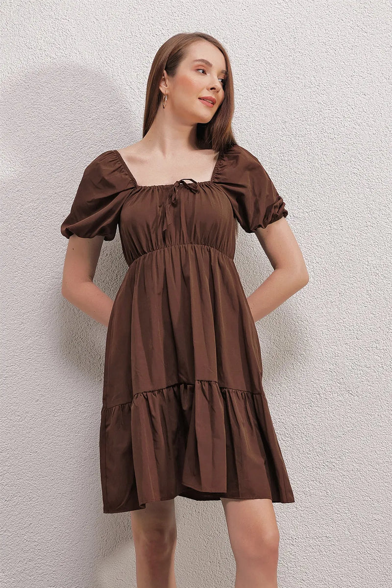 Robe Courte Évasée en Popeline – Coupe Klos Élégante