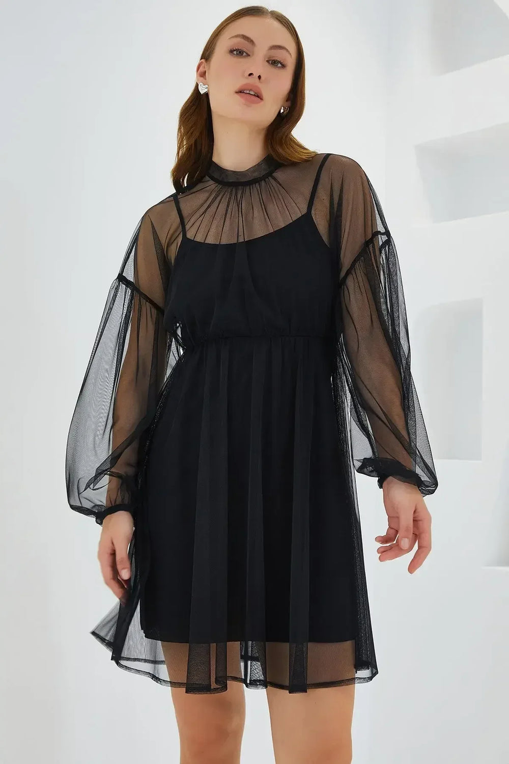 Robe mini femme avec détails en tulle élégants 2485