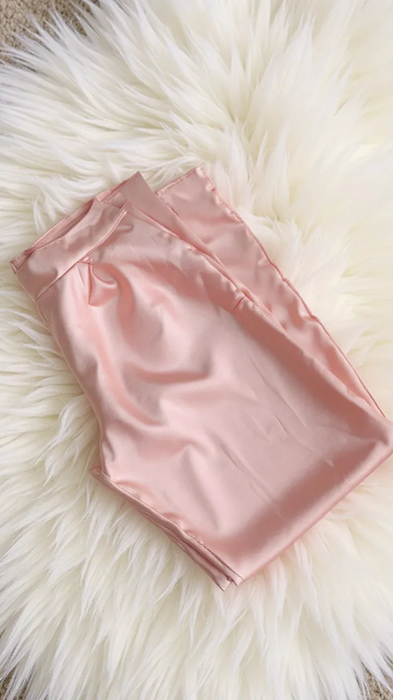 Ensemble pyjama satin raffiné avec détails en dentelle