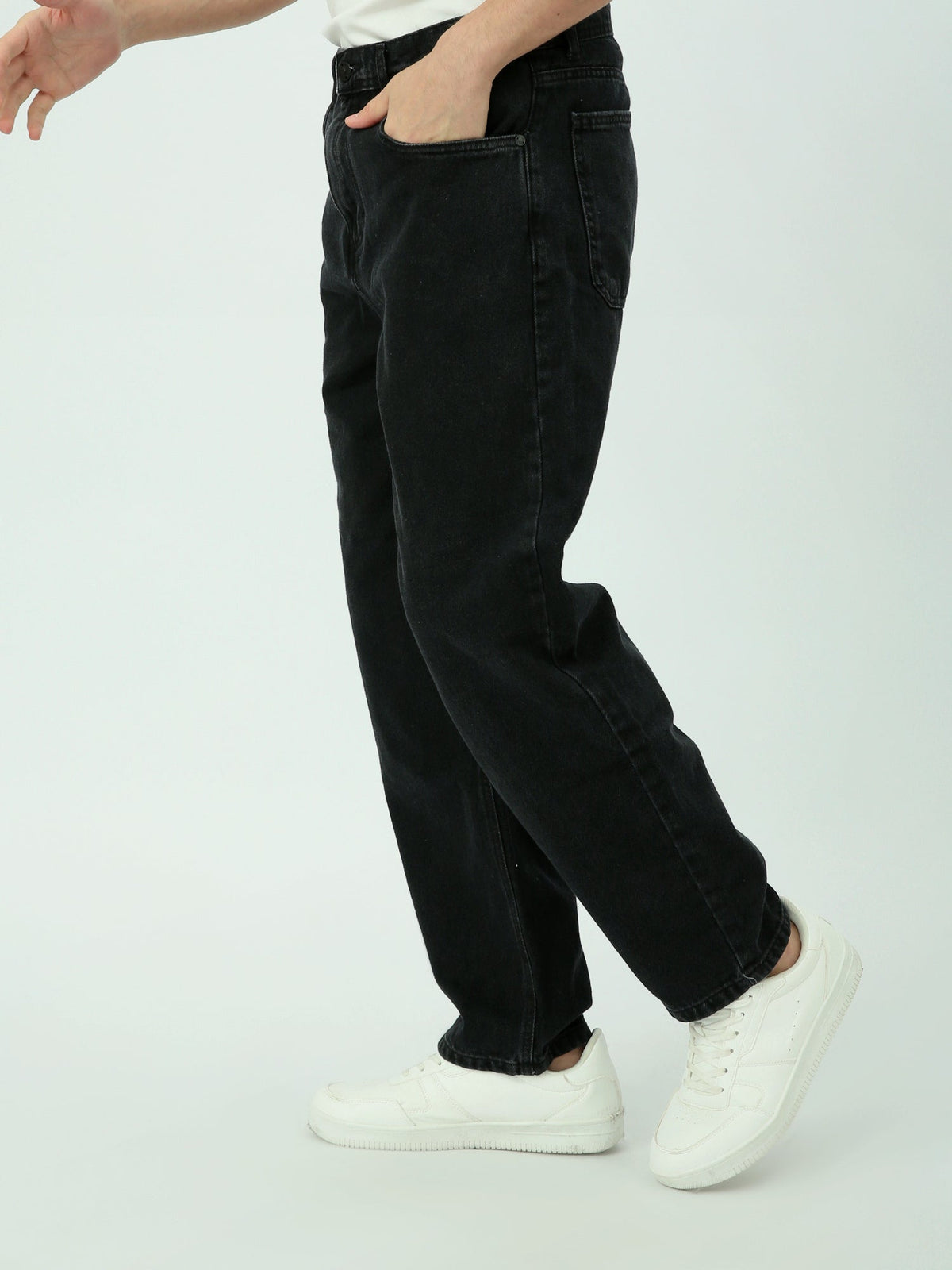 Jean homme au design moderne et à la coupe confortable – JNS24GMBW22140TM1
