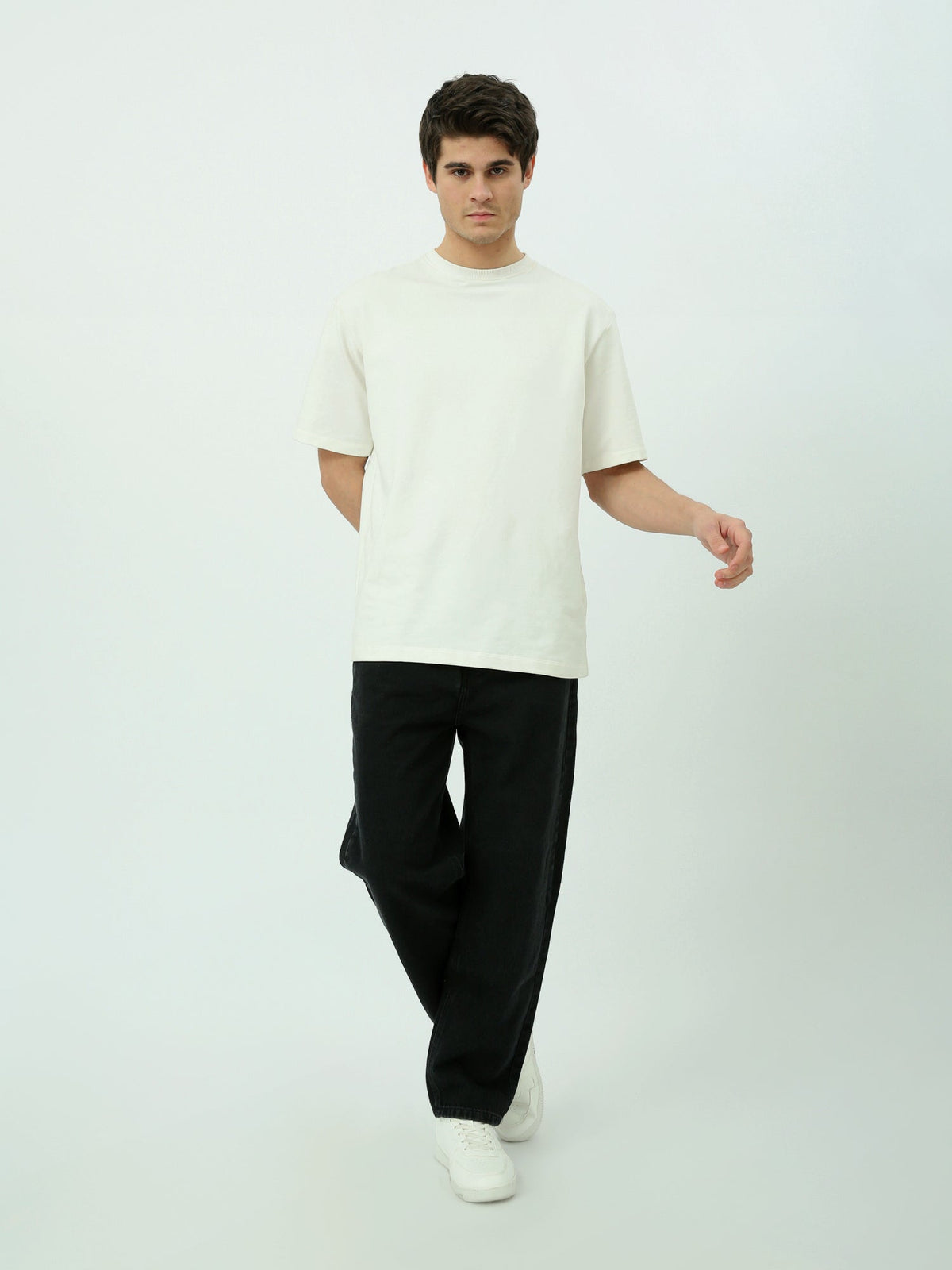 Jean homme au design moderne et à la coupe confortable – JNS24GMBW22140TM1