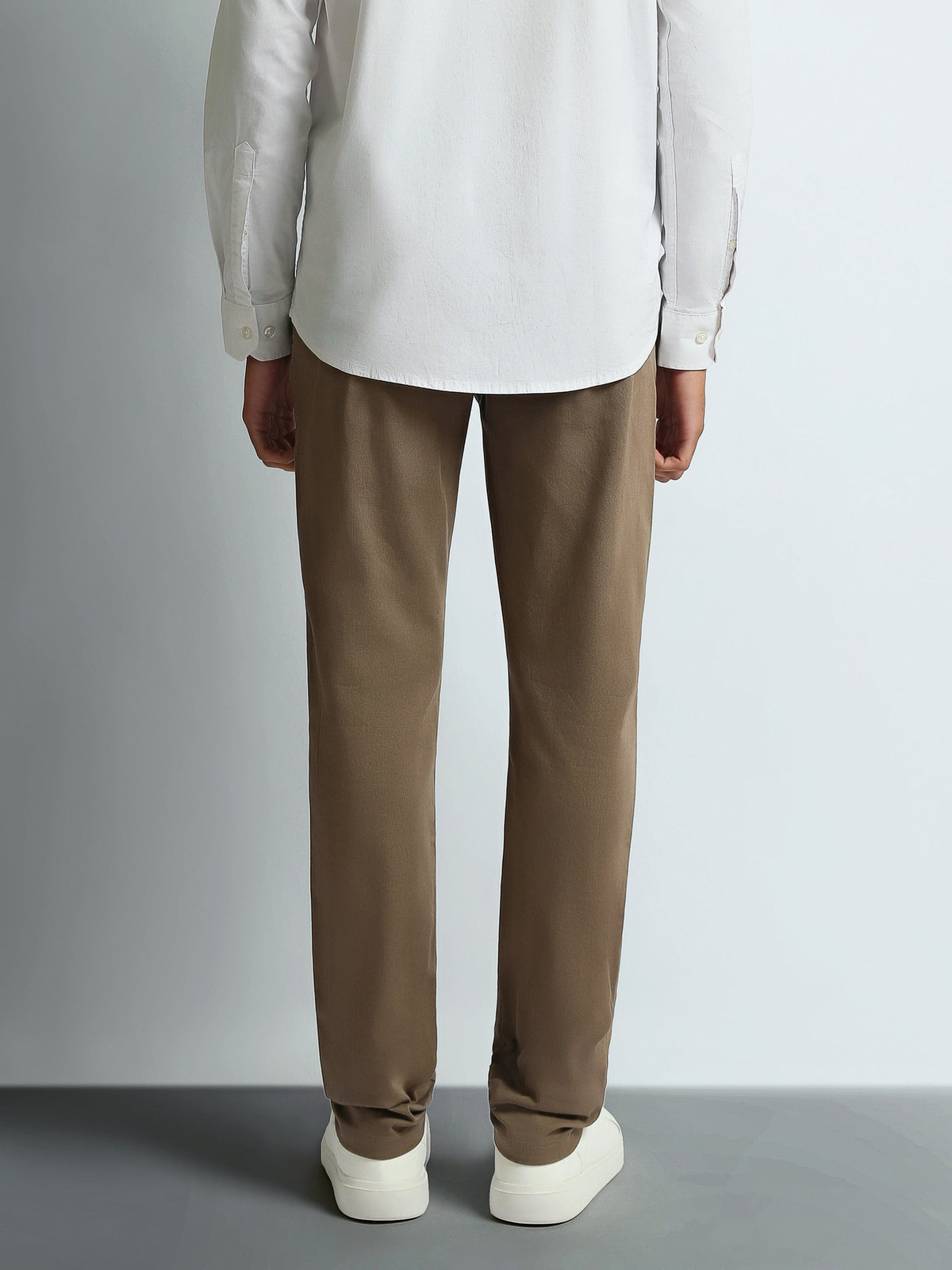 بنطلون تشينو رجالي بقصة محددة ونسيج خفيف – كاجوال شيك أنيقPAN22GPAQ23191TM1