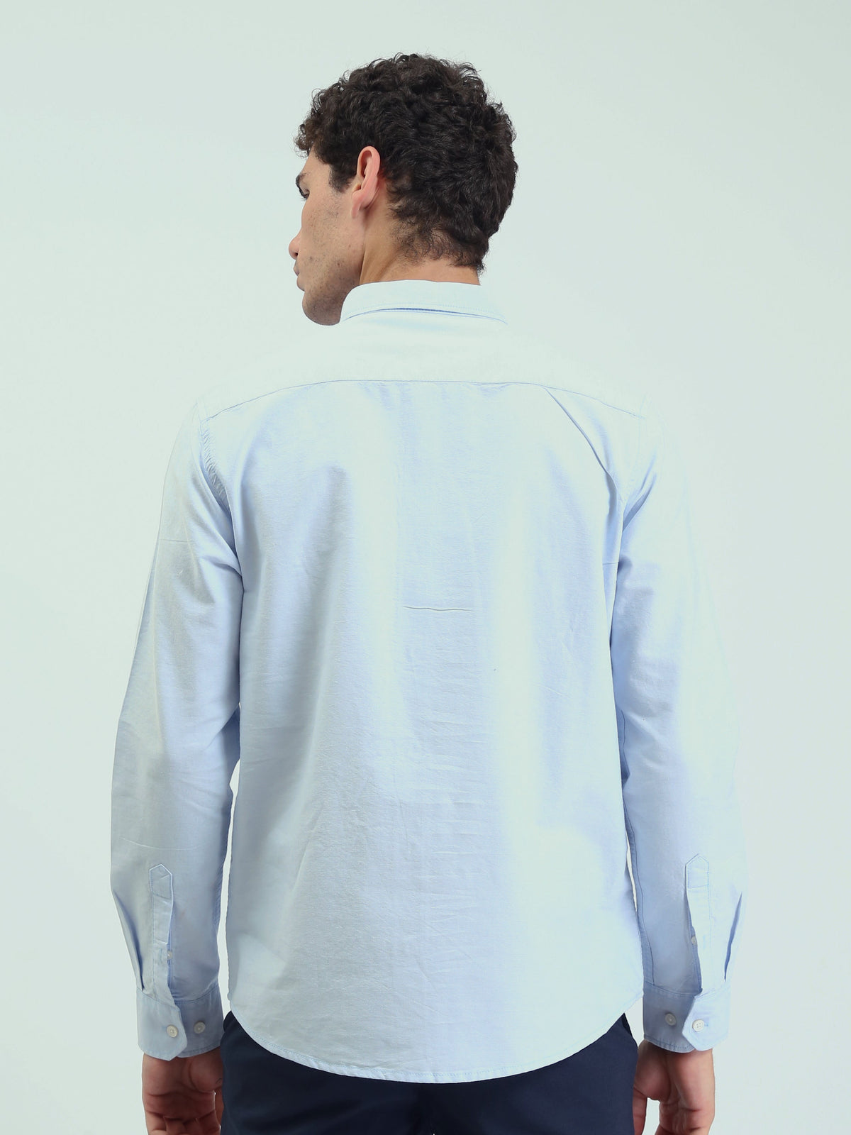 قميص رجالي بأكمام طويلة وياقة Button-Down وقصة Regular – كاجوال شيك - SHI25GEOR19000TM1