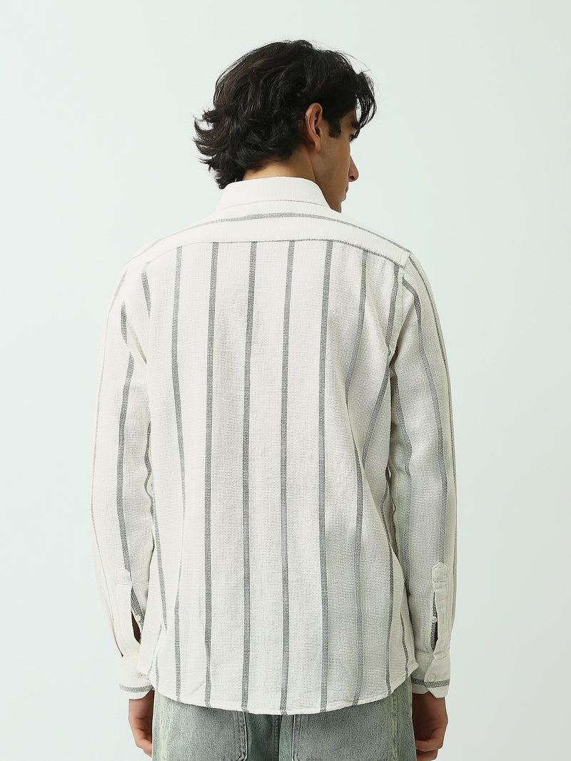 قميص رجالي بخطوط طولية وقصة Relaxed مريحة – كاجوال شيك عصري - SHI25SSCR16033TM1