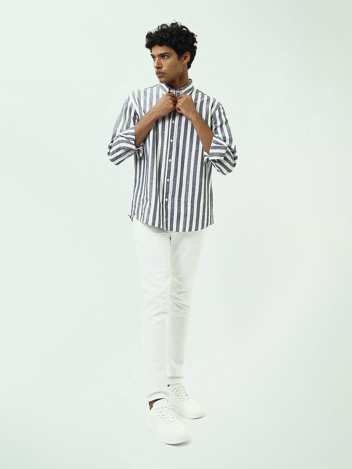 قميص رجالي بخطوط طولية وياقة Button-Down وأكمام طويلة – كاجوال شيك - SHI25SSIR17482TM1