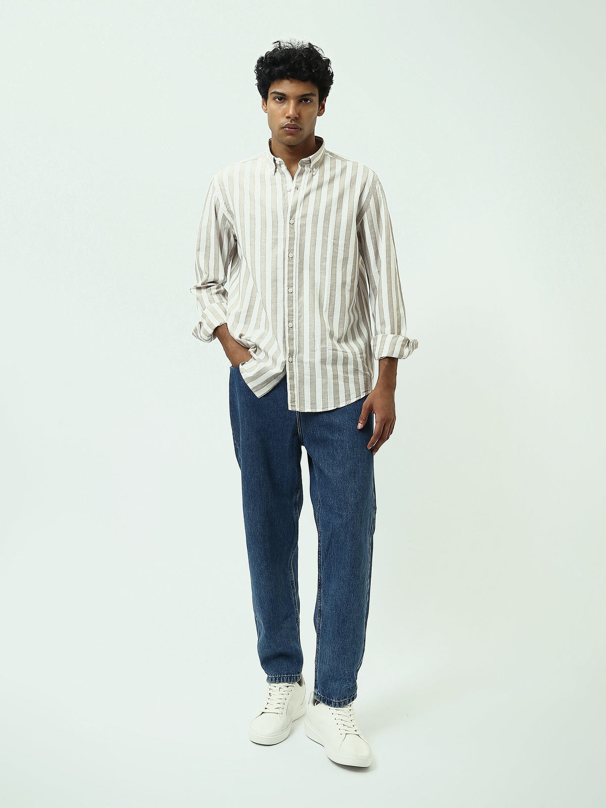 قميص رجالي بخطوط طولية وياقة Button-Down وأكمام طويلة – كاجوال شيك - SHI25SSIR17482TM1