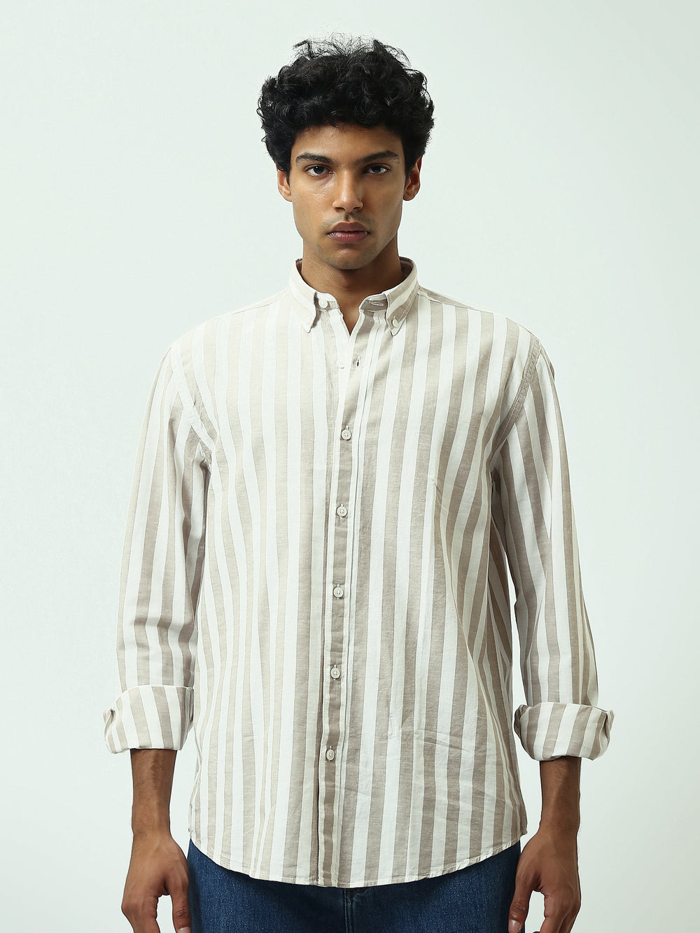 قميص رجالي بخطوط طولية وياقة Button-Down وأكمام طويلة – كاجوال شيك - SHI25SSIR17482TM1