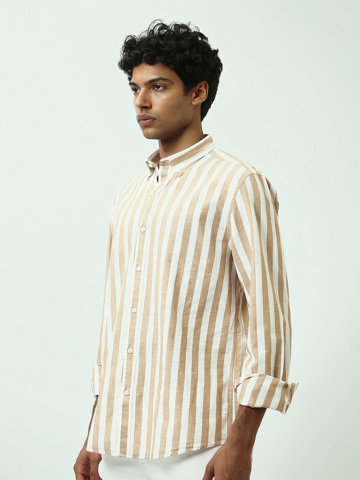 قميص رجالي بخطوط طولية وياقة Button-Down وأكمام طويلة – كاجوال شيك - SHI25SSIR17482TM1