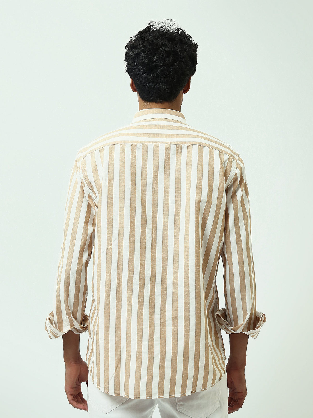 قميص رجالي بخطوط طولية وياقة Button-Down وأكمام طويلة – كاجوال شيك - SHI25SSIR17482TM1
