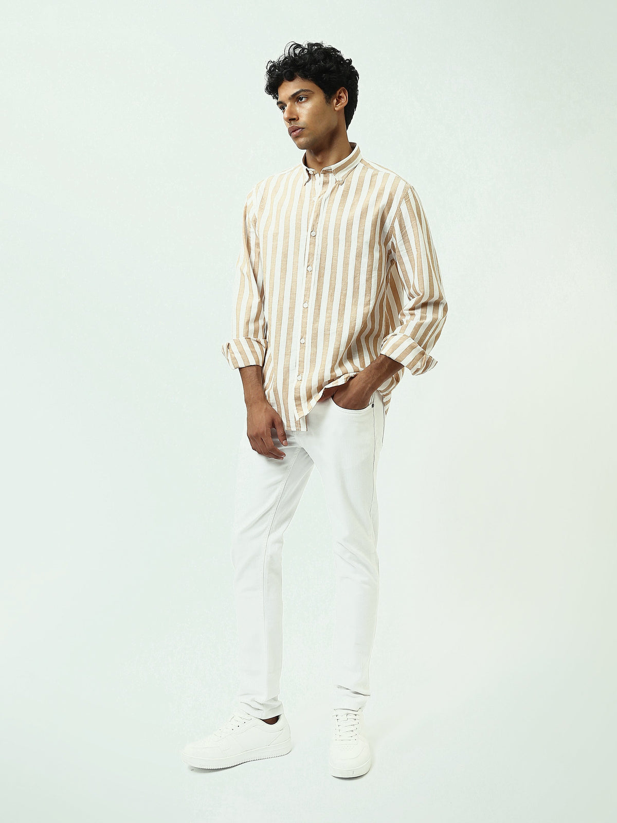 قميص رجالي بخطوط طولية وياقة Button-Down وأكمام طويلة – كاجوال شيك - SHI25SSIR17482TM1