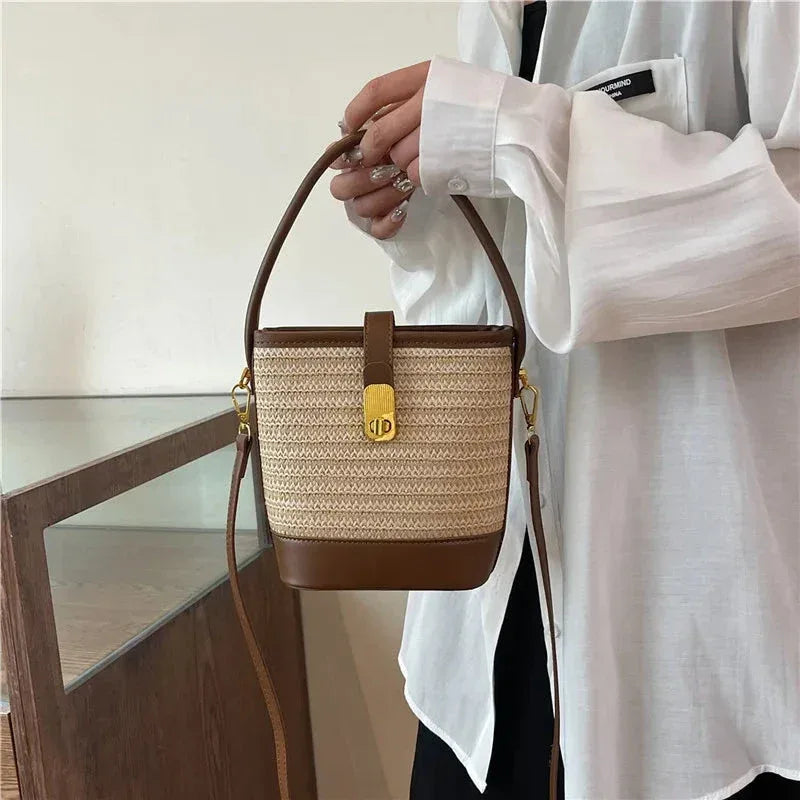<tc>حقيبة يد و كتف نسائيه كاجوال أنيق مزينه بأكسسوار معدن</tc>