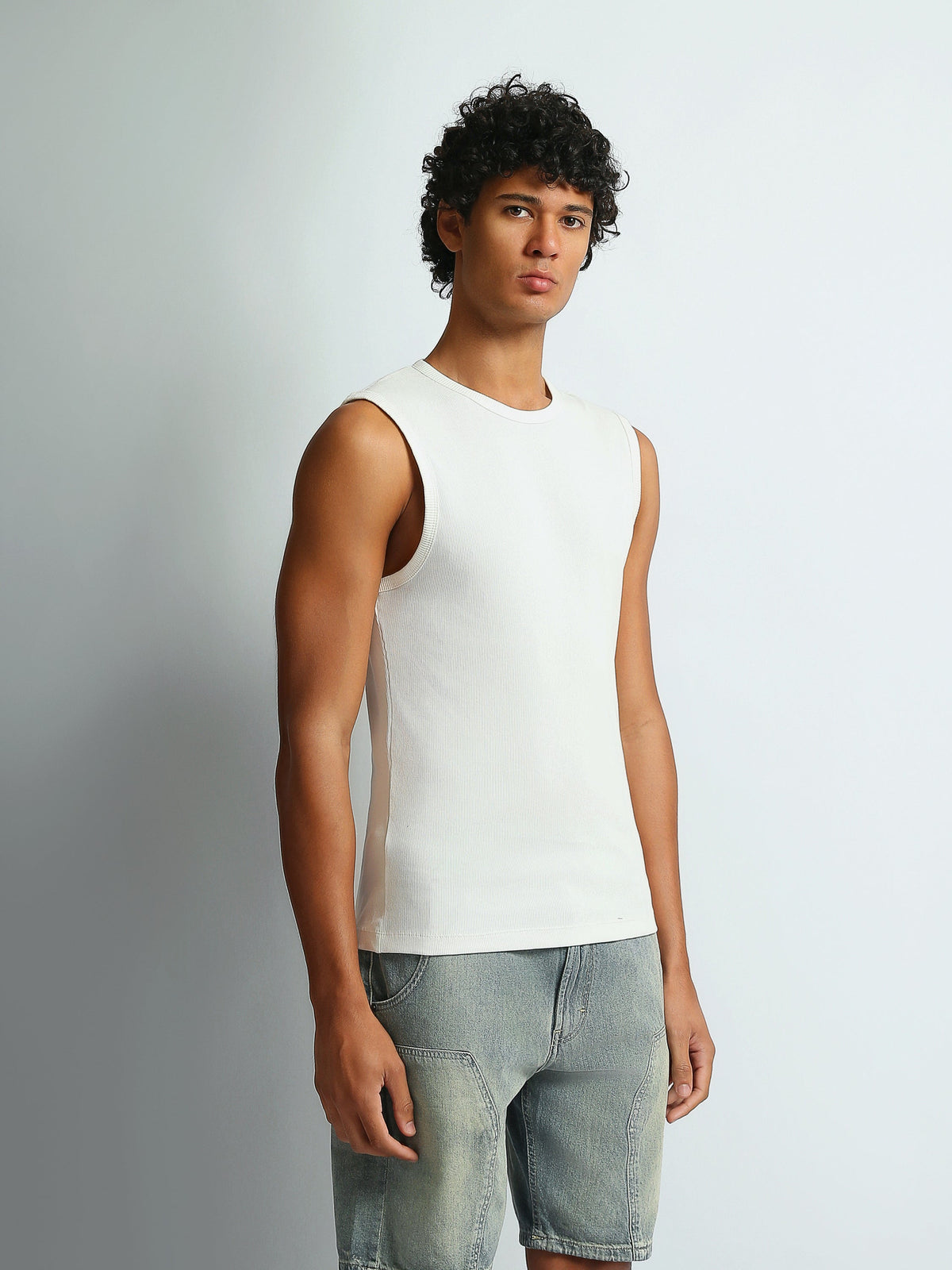 تيشيرت رجالي بدون أكمام بقصة Regular Fit وياقة دائرية - TNK26S20800002TM1