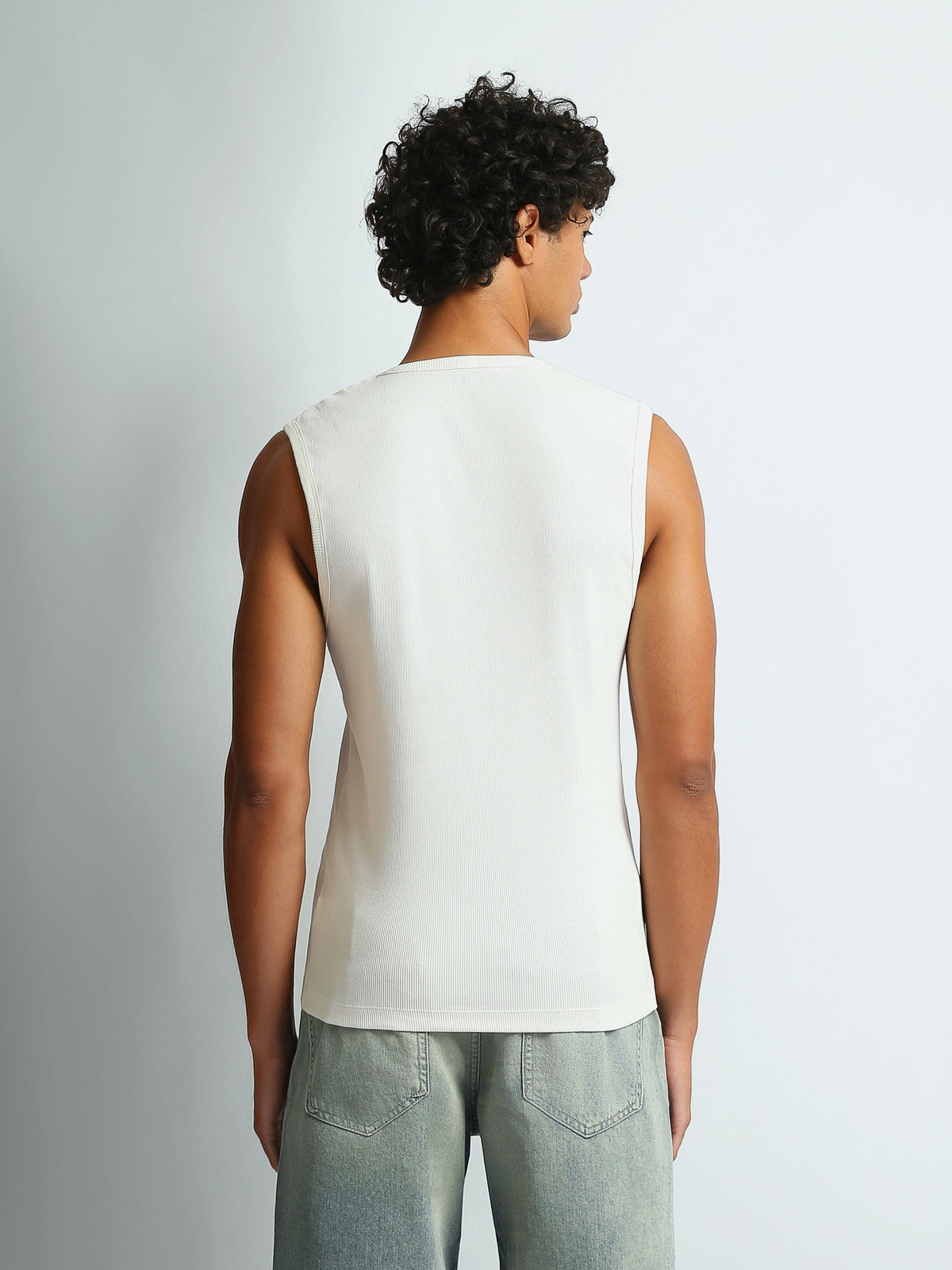 تيشيرت رجالي بدون أكمام بقصة Regular Fit وياقة دائرية - TNK26S20800002TM1