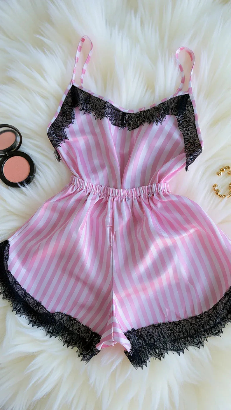 Ensemble de nuit satin rayé avec dentelle élégante - Justyol