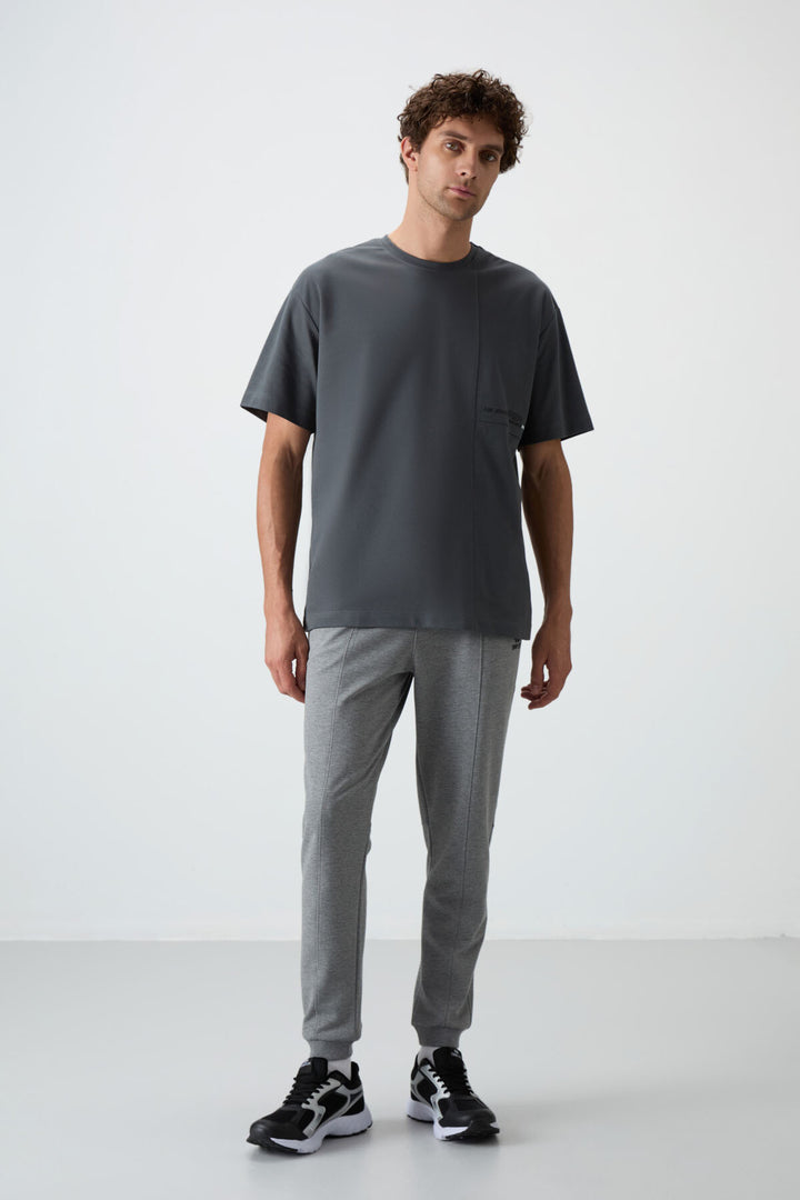 Jogging homme en coton doux, confort fit avec broderie
