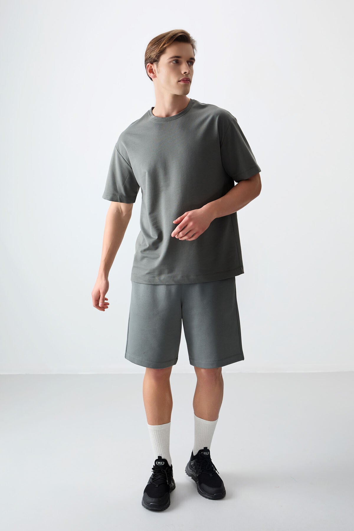 pamuklu kalin yumuşak dokulu oversize fit basic erkek t-shirt - 88377 - Justyol