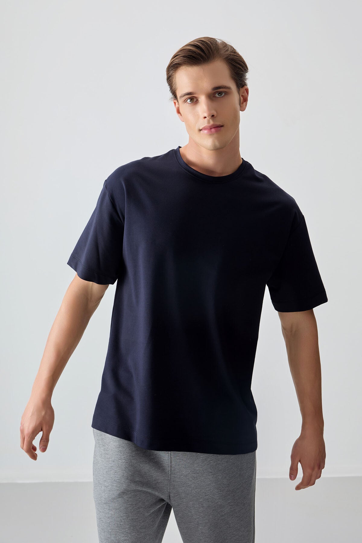 pamuklu kalin yumuşak dokulu oversize fit basic erkek t-shirt - 88377 - Justyol