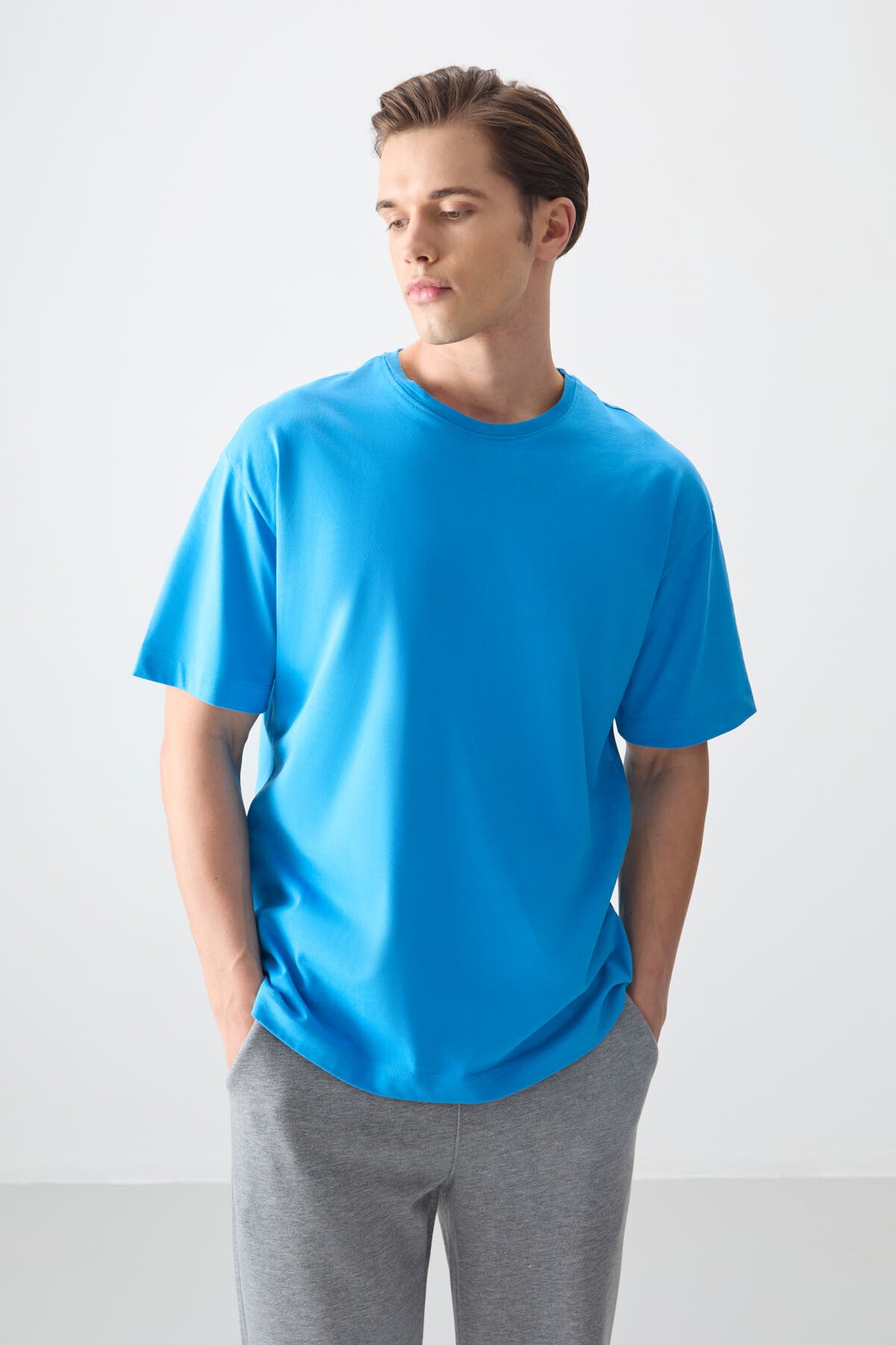 %100 pamuk kalin yumuşak dokulu oversize fit basic erkek t-shirt - 88353 - Justyol