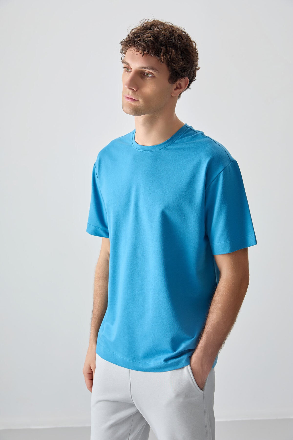 pamuklu kalin yumuşak dokulu oversize fit basic erkek t-shirt - 88377 - Justyol