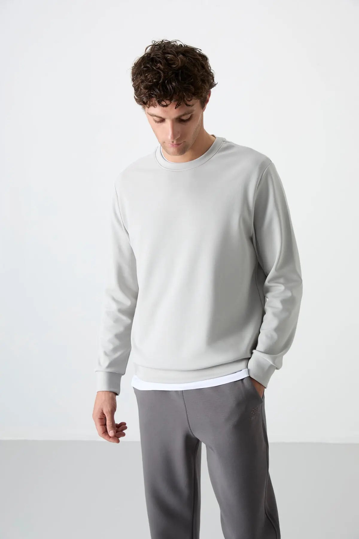 basic o yaka rahat form erkek sweatshirt - 88053 - Justyol