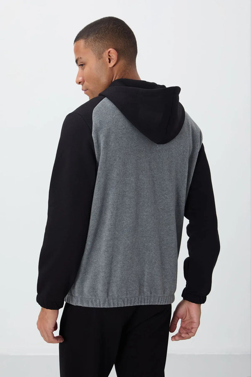 Sweatshirt pour homme en polaire à capuche, coupe standard, avec demi-zip et bloc de couleurs - 88300