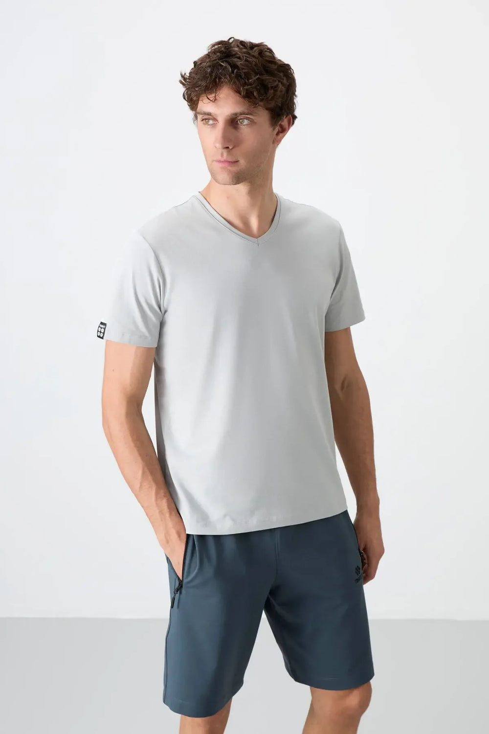 T-shirt homme basique col V manches courtes coupe standard- 87912
