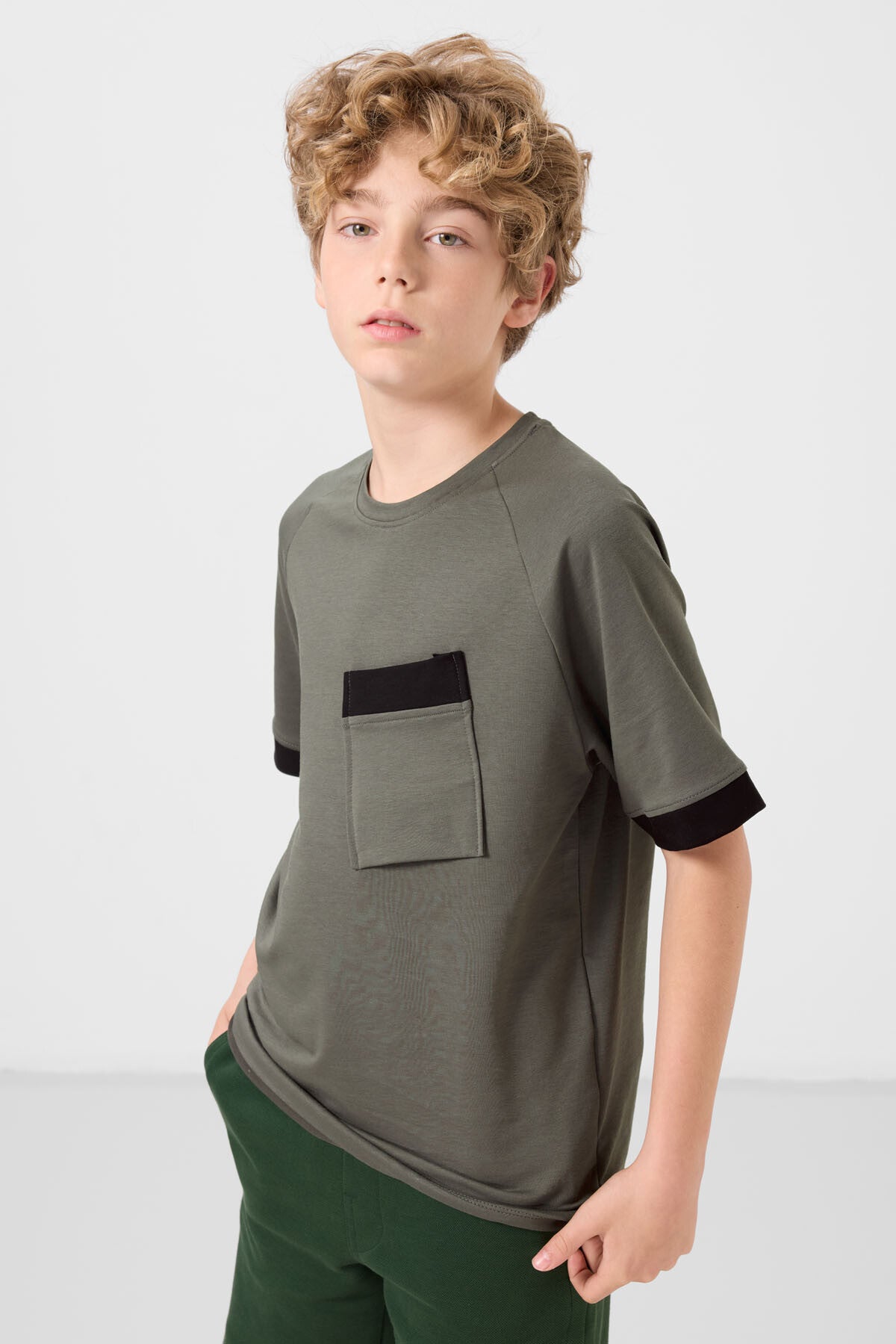 pamuklu yumuşak dokulu oversize cep detayli erkek çocuk t-shirt - 11295 - Justyol