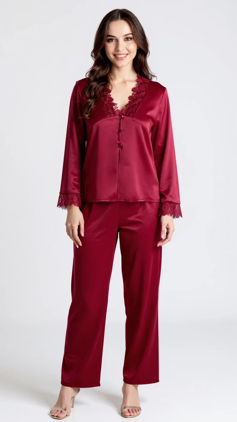 Ensemble pyjama satin raffiné avec détails en dentelle