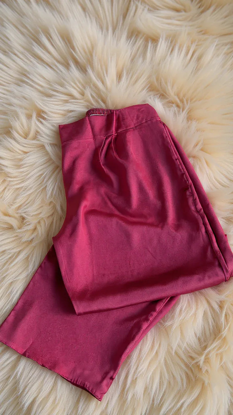 Ensemble pyjama satin raffiné avec détails en dentelle