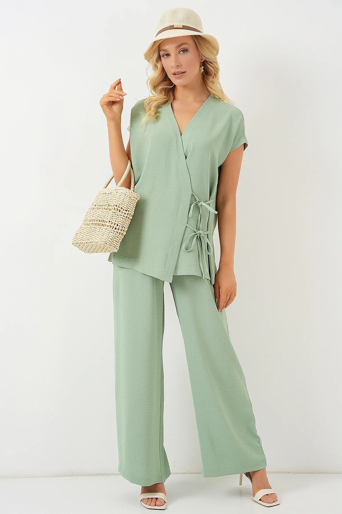 Ensemble femme à manches courtes avec lacets en ayrobin 6741 - Justyol