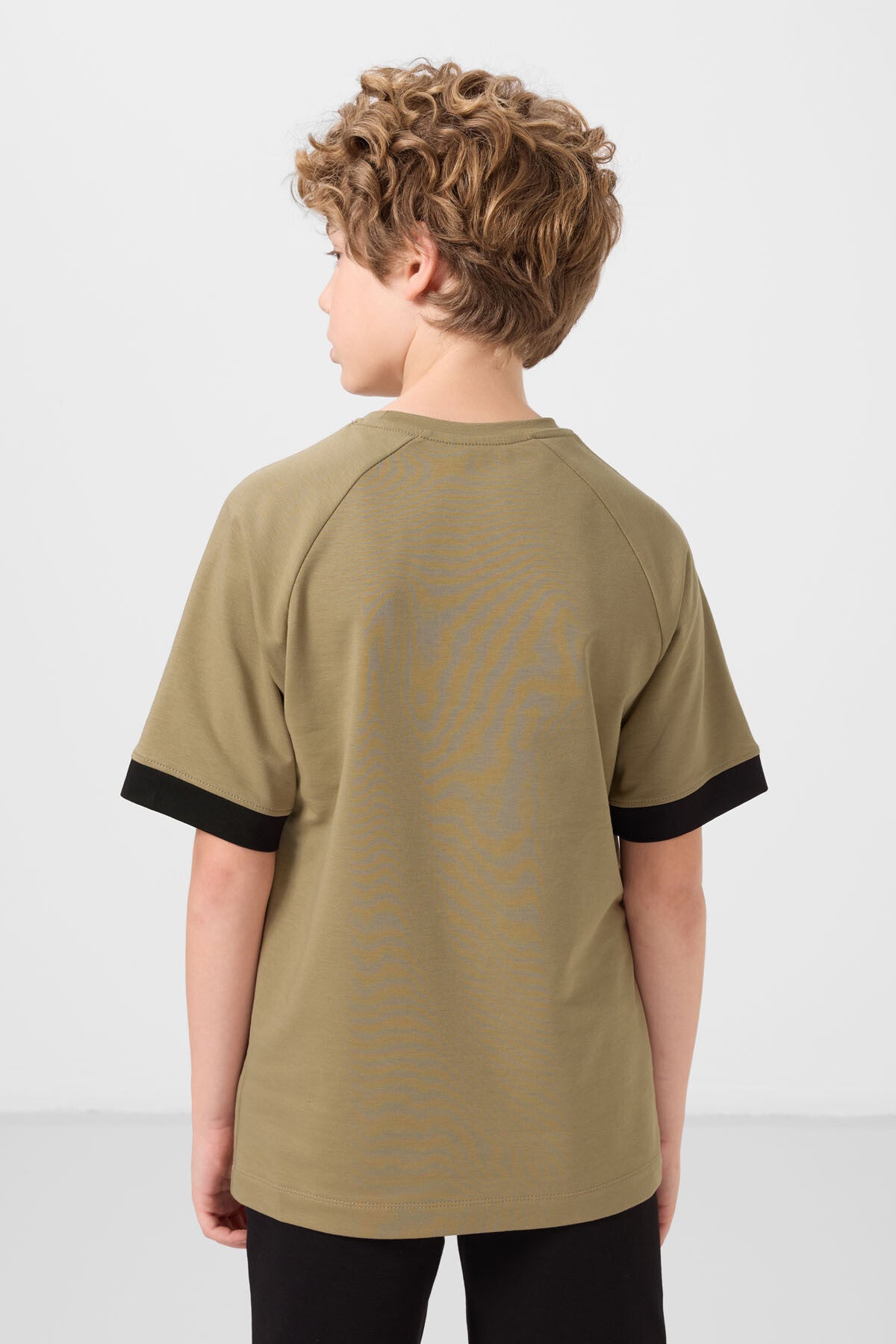 pamuklu yumuşak dokulu oversize cep detayli erkek çocuk t-shirt - 11295 - Justyol