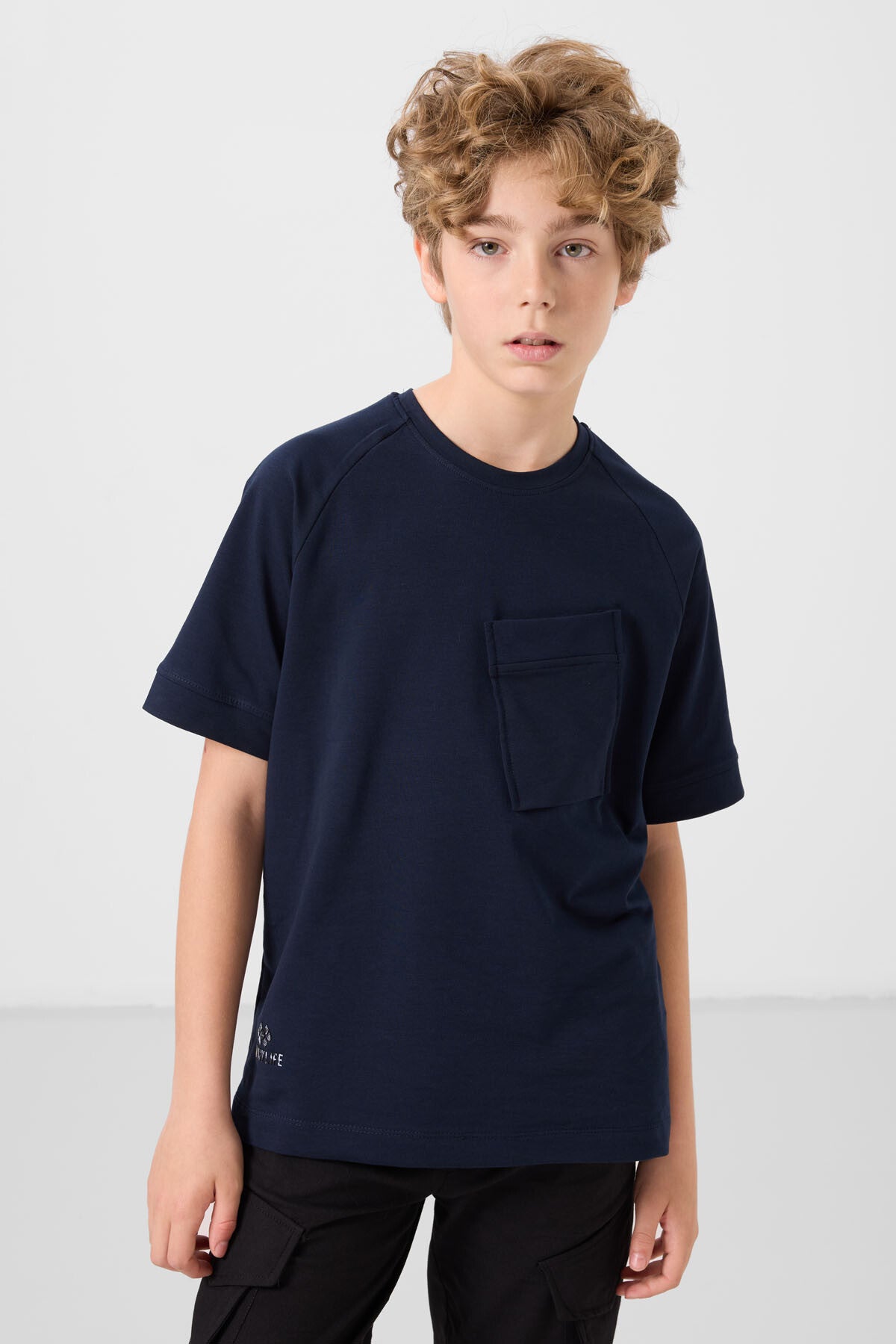 pamuklu yumuşak dokulu oversize cep detayli erkek çocuk t-shirt - 11295 - Justyol