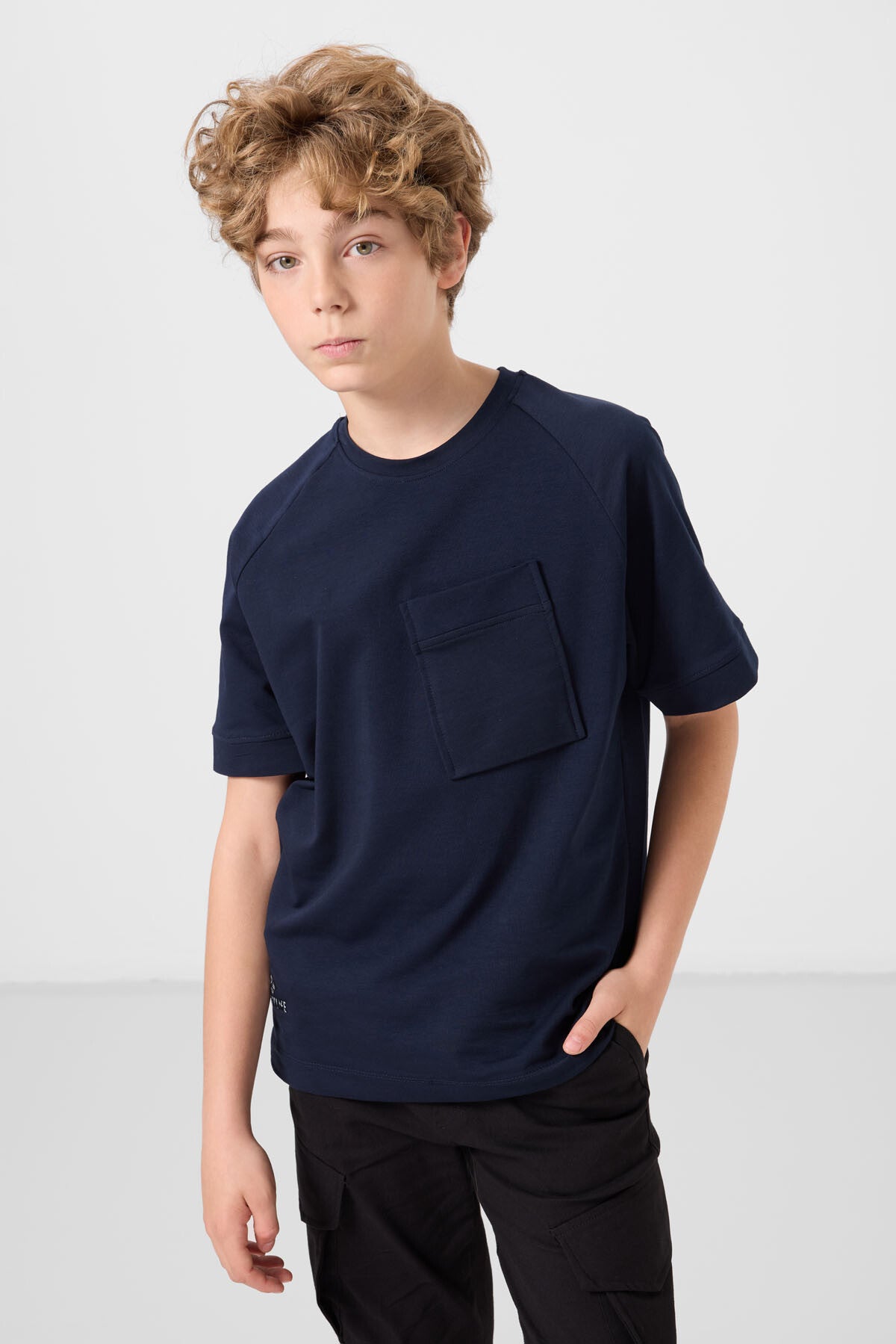 pamuklu yumuşak dokulu oversize cep detayli erkek çocuk t-shirt - 11295 - Justyol