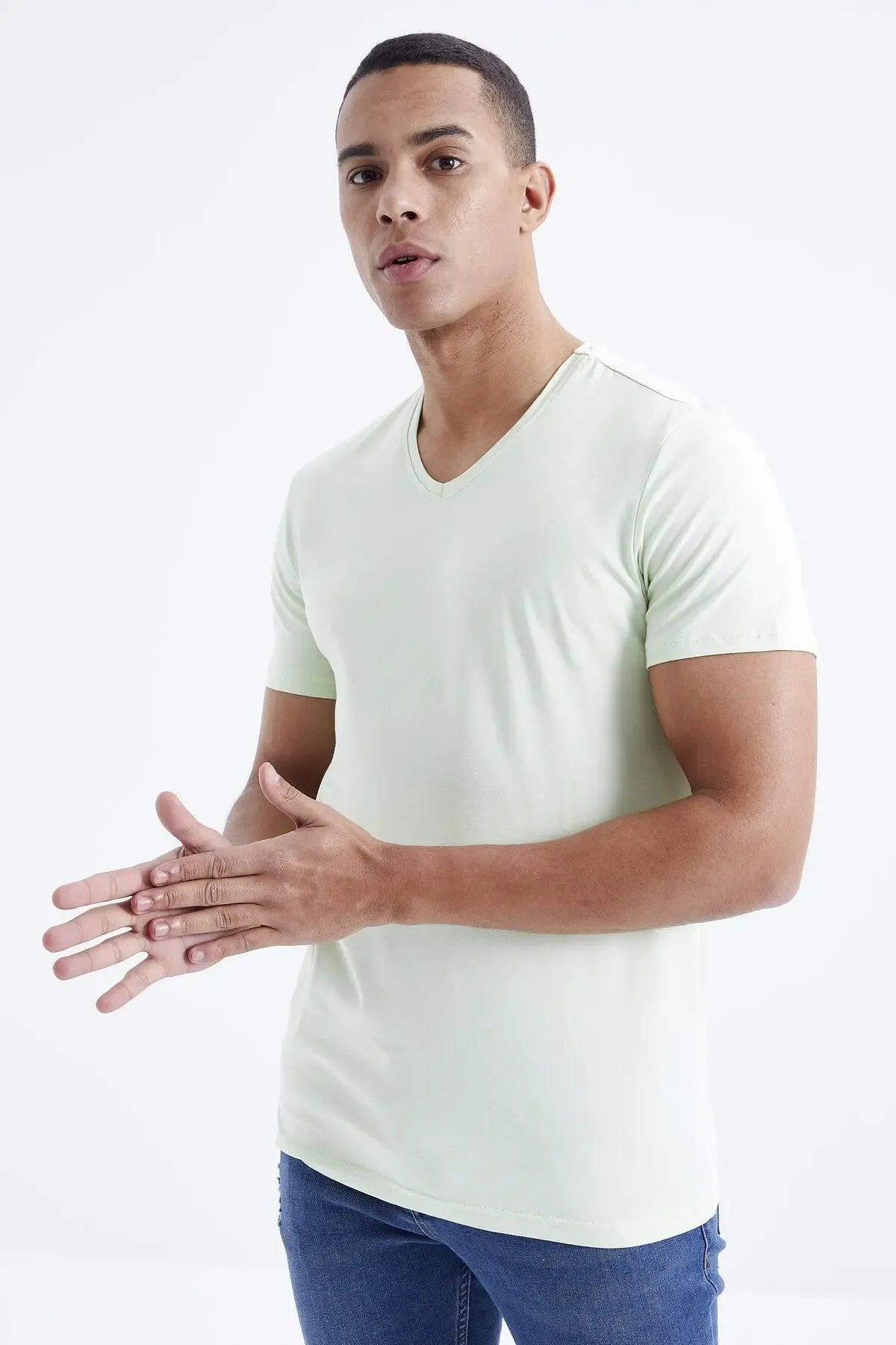 T-shirt homme basique col V manches courtes coupe standard- 87912 - Justyol