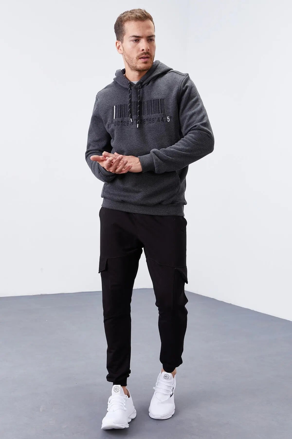 nakişli kanguru cep standart kalip kapüşonlu erkek sweatshirt - 87839 - Justyol