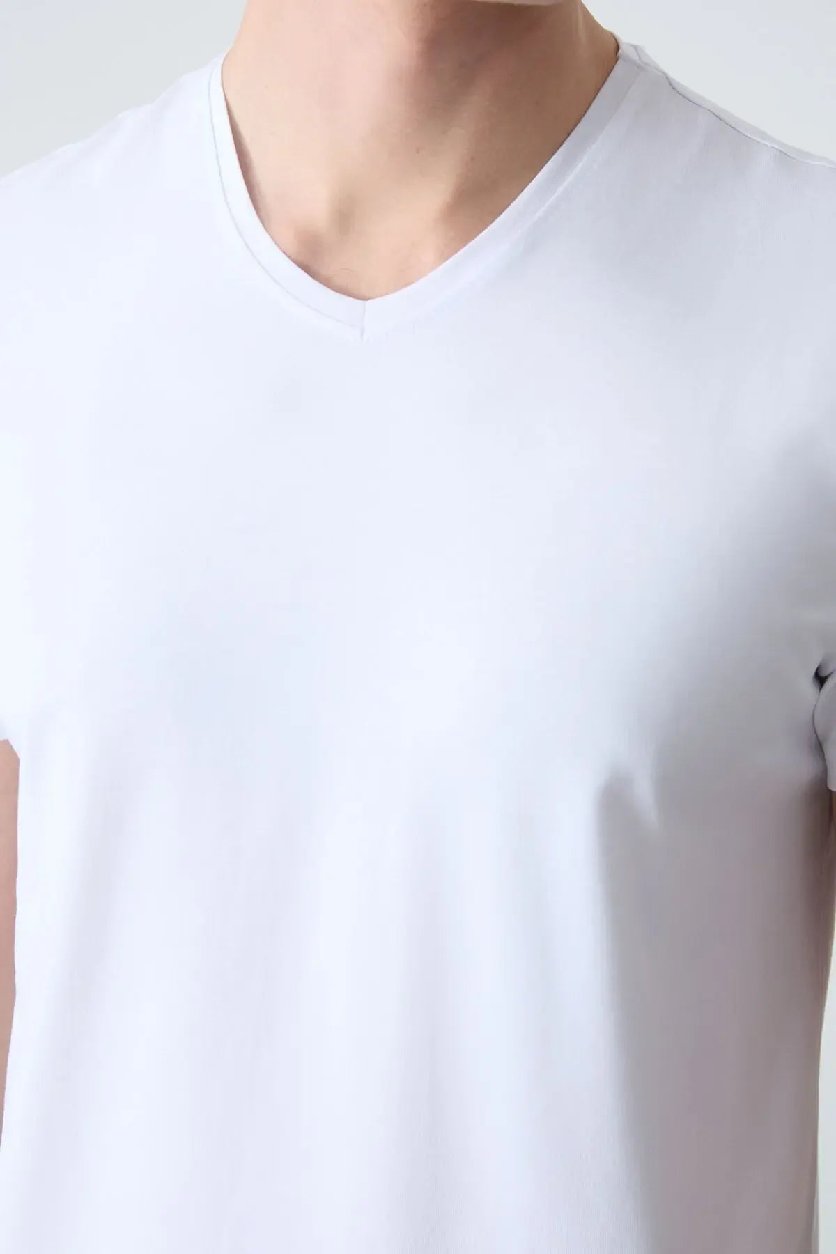 T-shirt homme basique col V manches courtes coupe standard- 87912 - Justyol
