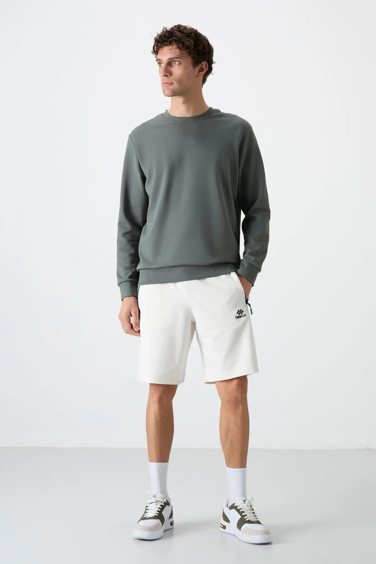 basic o yaka rahat form erkek sweatshirt - 88053 - Justyol
