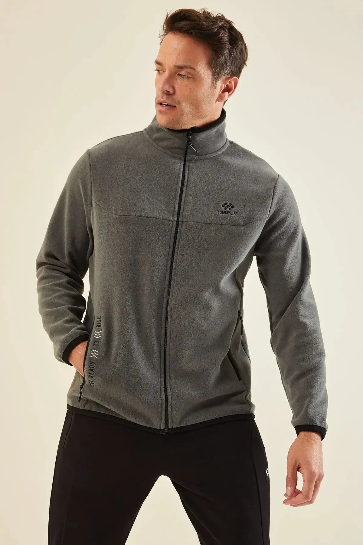 Sweatshirt pour homme en polaire à col montant et fermeture éclair, coupe standard avec broderie - 87992 - Justyol